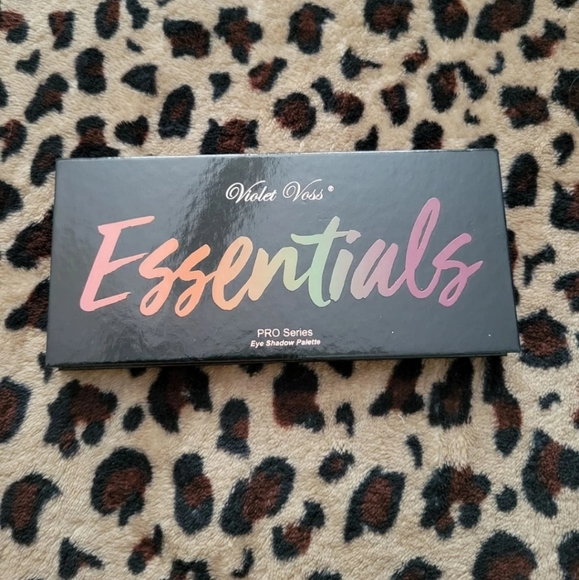 SOLD! Violet Voss Essentials Pro Series - Picture 2 of 4